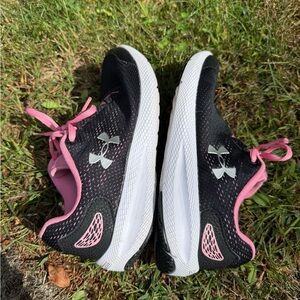 Under Armour Charged Pursuit 2 Youth Running Shoes Black & Pink, Size 6Y
